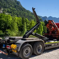 Wechselladerfahrzeug 1 mit Kran