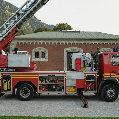 Drehleiter mit Korb 23/12 CC